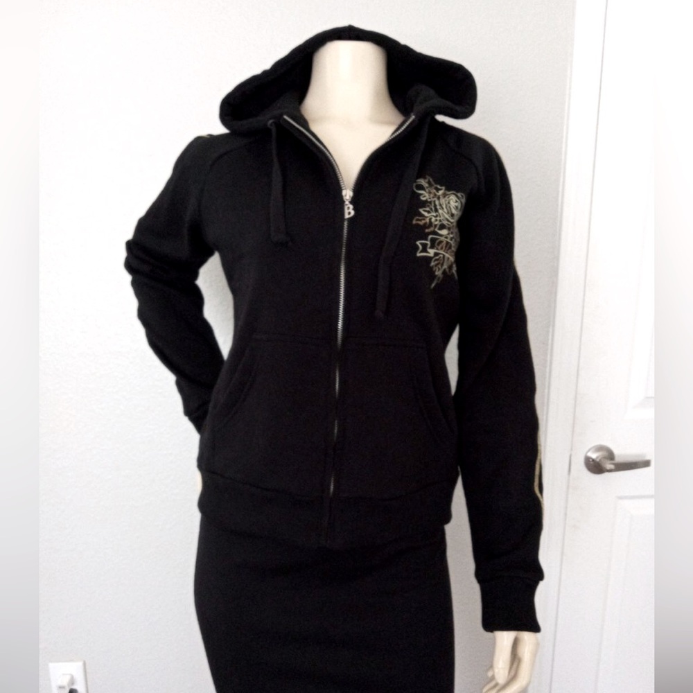 WARM BLACK JACKET WITH GOLDEN DETAILS SIZE L 💗